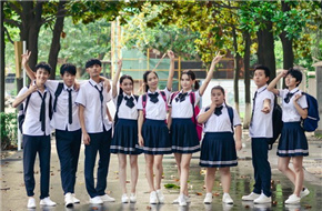 电影《十七岁的雨季》正式开机 黄奕担任主演兼制片人