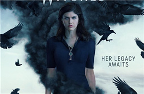 《梅菲尔女巫》发布新海报 女巫和乌鸦一起登场