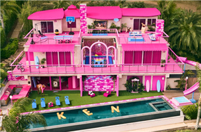 《芭比》粉色房子7月17日变成民宿 粉丝绘制《奥本海默》跨界图